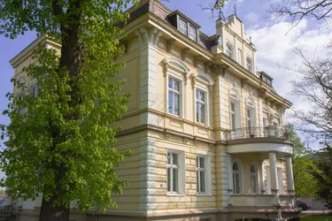 Expose Historische Villa mit Studie für Ausbauprojekt in absoluter Ruhelage