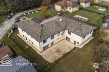 Expose Großzügiges Mehrfamilienhaus mit Ausbaupotential!