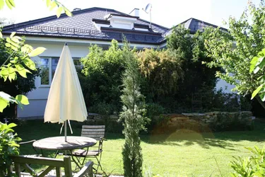 Expose Exklusives Einfamilienhaus mit geschmackvollem Garten