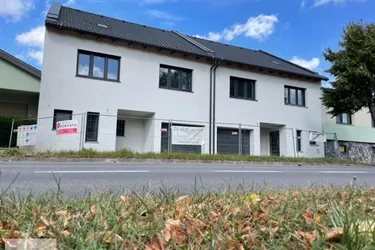 Eigenheim: Doppelhaushälfte mit viel Platz zum Wohnen, Arbeiten und Leben