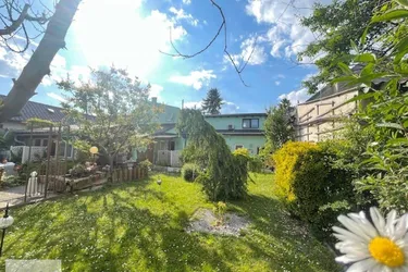 Geräumiges Ein- bzw. Zweifamilienhaus strahlt mit Ruhe und Gelassenheit