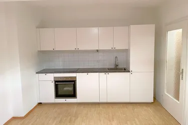 Gut geschnittene 2-Zimmerwohnung mit neuer Küche &amp; Parkplatz im Herzen von Pöls!