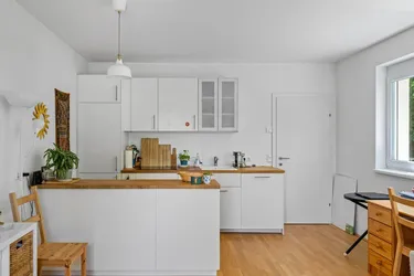 Natur trifft Stadt: Moderne Traumwohnung mit Balkon und Carport bei der Basilika Mariatrost