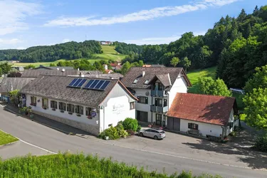 Idyllischer Landgasthof mit 5 Gästezimmern und einer vollwertigen Wohnung für Genießer