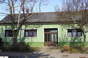 Hübsches und gepflegtes Landhaus mit Garten und Stadel in Hart, ca. 10 km von Hollabrunn entfernt!