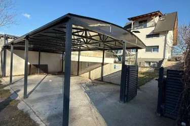 Mehrfamilienhaus mit Garten, Terrasse &amp; Parkplatz