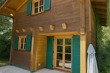 Modernes Holzhaus mit Sauna und Terrasse in Wien
