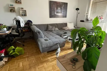 Schöne und helle Wohnung mit Loggia in ruhiger und zentraler Siedlungslage von Traun/St. Martin - sehr gute Infrastruktur und optimale Erreichbarkeit! Privates Kellerabteil inklusive, TG-Parkplatz vorhanden!