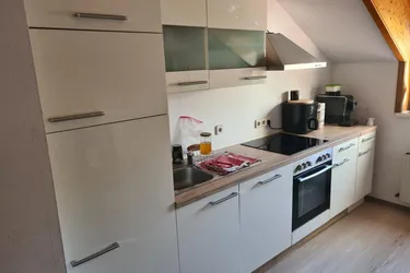 3-Zimmer-Wohnung mit Loggia (Wintergarten) in Attnang-Puchheim! Privater Parkplatz und Keller vorhanden!