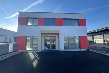 Repräsentative Büro- oder Praxisfläche im Erstbezug – 106 m² nahe Wels-Nord