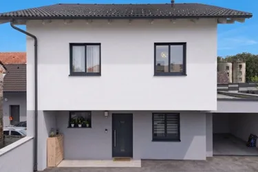 Modernes Einfamilienhaus mit durchdachter Raumaufteilung und hellen Räumen