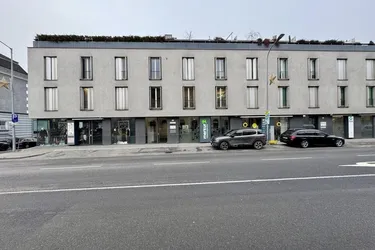 Zentrale Praxis-Bürofläche mit Tiefgaragenplatz
