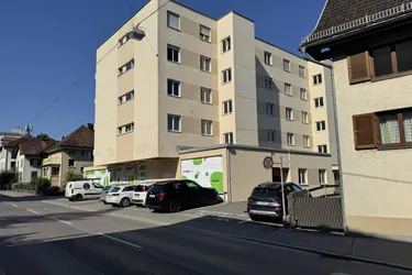 Zentral gelegene 3,5-Zimmerwohnung mit Balkon 