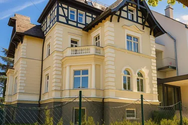 Exklusive Adresse und kaiserliche Lebensqualität mitten in Hietzing! Mit Highlights wie Indoor-Pool, Spa- und Fitnessbereich!