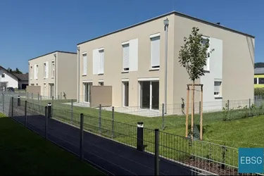 Doppelhaushälfte mit Terrasse und Garten - Top 4