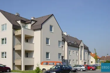 3-Zimmerwohnung im 1. OG mit Loggia 