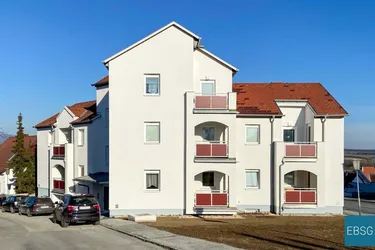 Gut geschnittene Familienwohnung im 1. OG mit Loggia