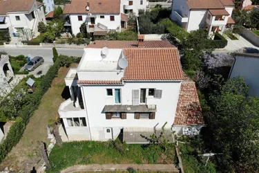 Großes Appartementhaus in bester Lage in Istrien KOSTENLOS - Sie bezahlen nur den Grundstückspreis