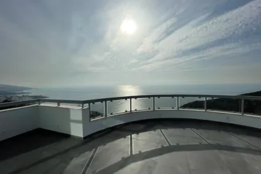 Großzügiges Penthouse mit herrlichem Meerblick in Toplage