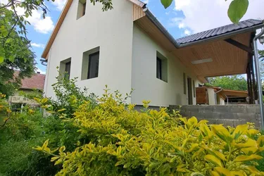 Zur Tierhaltung geeignetes Haus mit Waldblick und großem Grundstück in Kisberény zu verkaufen