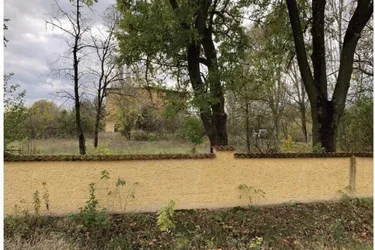 Nicht zusammenhängende gewerbe- und landwirtschaftliche Liegenschaften stehen in Westungarn zum Verkauf