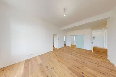 Wunderschöne sanierte 4-Zimmer Altbauwohnung mit 2 Balkonen