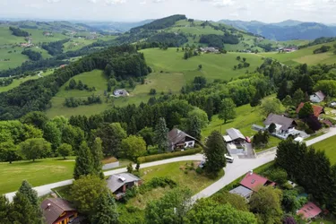 Wunderbares Grundstück mit Hütte in Zehetner mit traumhaften Ausblick
