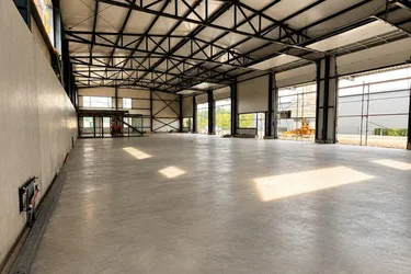 Moderne Gewerbehalle mit Bürofläche – Neubau in Toplage von Thalheim ZU KAUFEN