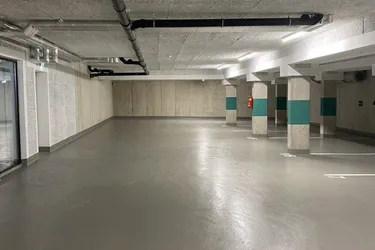Großzügiger Tiefgaragenparkplatz in Golling