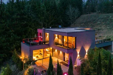 Expose Stilvoll Wohnen. Moderne, luxuriöse Villa in idyllischer Traumlage mit Weitblick