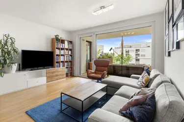 Schöne, ruhige 3-Zimmer-Wohnung mit großer Loggia zum grünen Innenhof