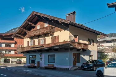 Wohn- und Geschäftshaus in zentraler Lage
