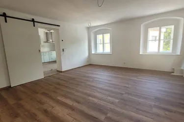 Expose Altbau Wohnung neu saniert, mit 450m² Garten, Erstbezug