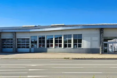 Betriebsgebäude - Lage an der B 1. Machen Sie Ihr Unternehmen sichtbar! Ehemals Reifenhandel Best Drive.