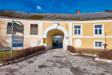 Expose Attraktive Lager-, oder Verkaufsfläche in Atterseenähe!