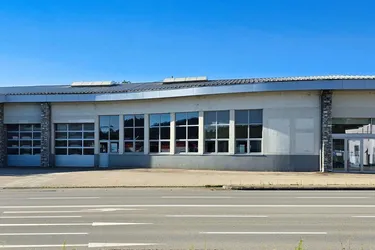 Betriebsgebäude - Lage an der B 1. Machen Sie Ihr Unternehmen sichtbar! Ehemals Reifenhandel Best Drive.