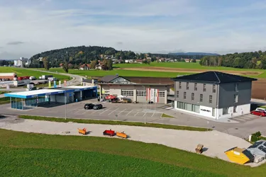 Expose Neuwertiger Gewerbepark mit Potenzial und ca. 20.000 m2 Grundstück zu verkaufen