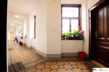 Südlich gelegene 2-Zimmerwohnung im 3. Liftstock in einem Haus, welches gerade generalsaniert wird.
