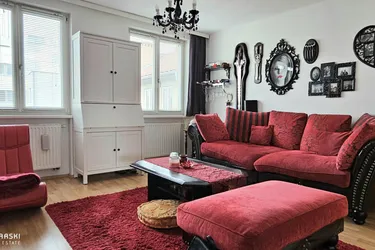 Hofseitige Wohnung mit Charme und separater Loggia nahe dem Hauptplatz - Thermische Sanierung beschlossen