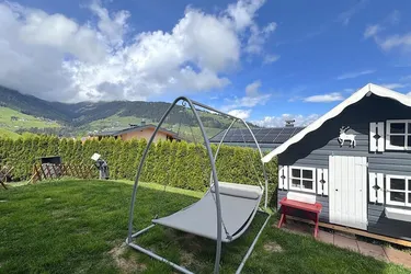 Grinzens: Charmante 3-Zimmer-Wohnung mit Terrasse, Garten und Garage in ruhiger Lage zu kaufen!