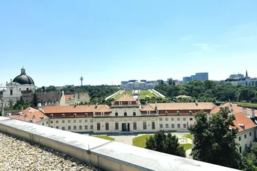TOP BÜROFLÄCHE IM DG MIT BLICK AUF DAS SCHLOSS BELVEDERE - ERSTBEZUG NACH RENOVIERUNG