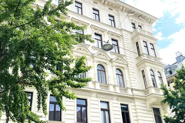 EXKLUSIVES WOHNERLEBNIS IN TOP LAGE - 4 ZIMMER - HELL UND ZENTRAL