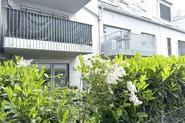 MÖBLIERTES APARTMENT MIT BALKON UND OUTDOOR-POOL