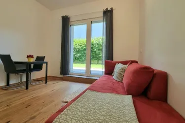 Ruhige, zentrale Wohnung mit eigener Grünoase!