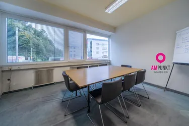 Flexible Bürofläche mit viel Platz &amp; Parkplätzen – auch zur Untervermietung geeignet!