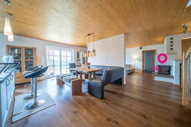 Wohnen neu gedacht: Ihr Haus an der Grünlandgrenze mit Pool &amp; Sauna in Neumarkt am Wallersee.