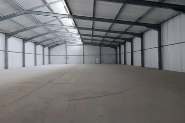 LAGERHALLE in sehr guter Lage mit 900 m² zu vermieten.