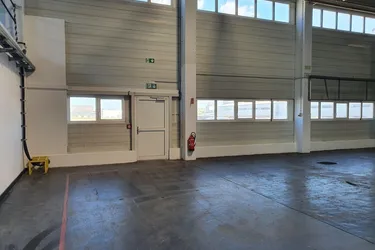 Zur Vermietung gelangt eine Lagerhalle mit einer Gesamtfläche von ca. 805 m² in Siegendorf nahe Eisenstadt - Sopron