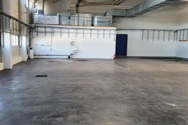 Zur Vermietung gelangt eine Lagerhalle mit einer Gesamtfläche von ca. 700 m² in Siegendorf nahe Eisenstadt - Sopron