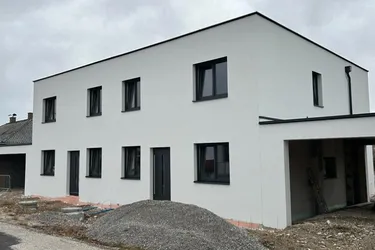 Top-Doppelhaushälfte in Felixdorf zu verkaufen.Beziehbar voraussichtlich im Juli 2024